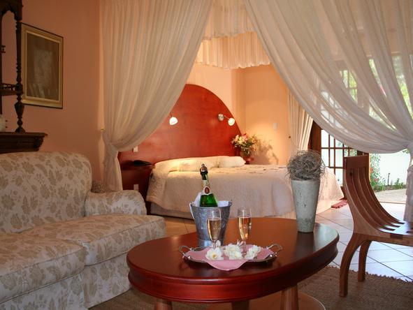 Hlangana Lodge - Bedroom1